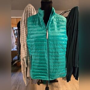Eddie Bauer puffer best. Teal. Down filled. Like new. M